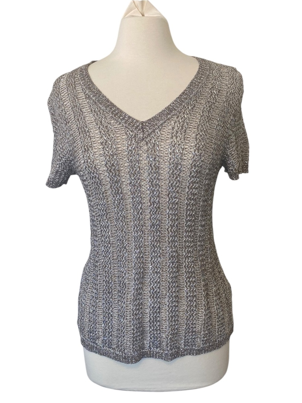 Velvet by Graham & Spencer Metallic Knit V-Neck Sweater Top M Silver Gray